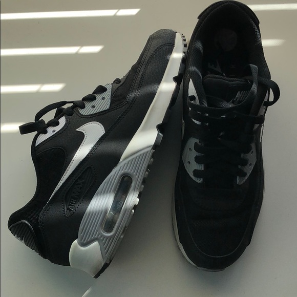 Nike Shoes - Nike Air max size 9  black/white